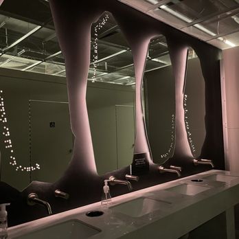Mercer Labs - mirrors to the CO-ED bathroom - Art Museums Near Me - New York, New York