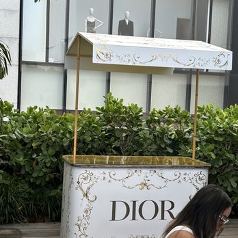 Dior Cafe - Dior stand - Coffee & Tea Near Me - Miami, Florida