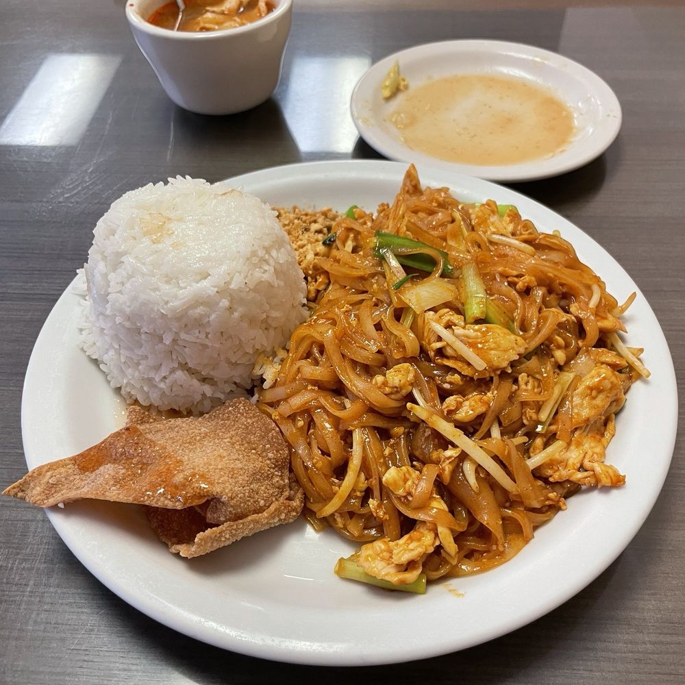 Pad Thai Lunch Special Potion Comes with soup and Salad (ate it before I took the photo)