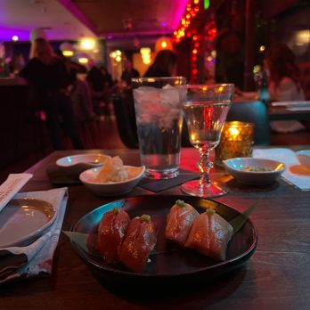 Across The Pond - Cocktail Bars Near Me - Phoenix, Arizona