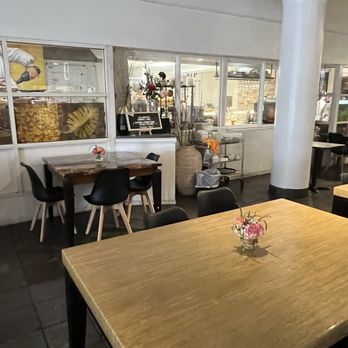 Tiny Pyramid - Cafes Near Me - Honolulu, Hawaii