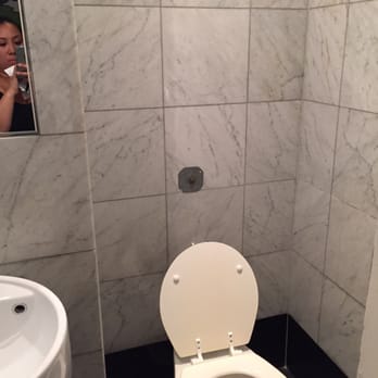 Pod 51 - Communal bathroom - Hotels Near Me - New York, New York