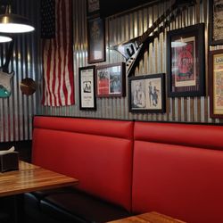 Dave's Cosmic Subs - Mt Vernon - Interior
