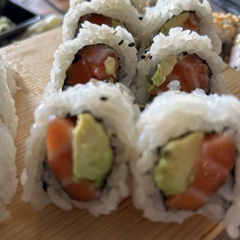 Oao - Sushi Bar & Grill at Wailea - Salmon avocado - Sushi Bars Near Me - Kihei, Hawaii