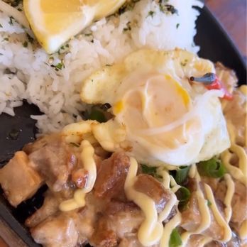 Enseamada Cafe - Crispy sizzling sisig - Filipino Near Me - Everett, Washington