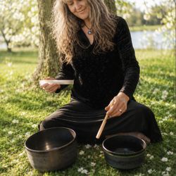 Sacred Awaken - Michelle Niver sound therapy