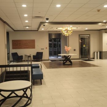 DoubleTree by Hilton Hotel Wilmington - Lobby - Hotels Near Me - Wilmington, Delaware