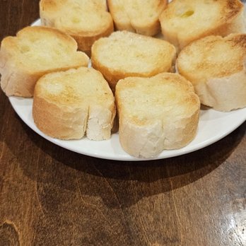 Mandina's Restaurant - Bread service - Cajun/Creole Near Me - New Orleans, Louisiana