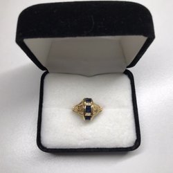 Wakefield Jewelers - 14k Vintage Sapphire Ring