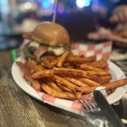 The Draft - Bacon Cheese Burger