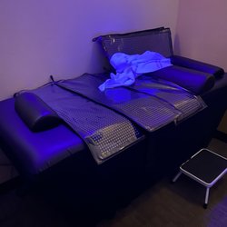 Avanti Body - Vacaville - The treatment room for redlight