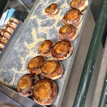 Borough Market - Crème Brûlée Donuts - Farmers Market Near Me - London, XGL
