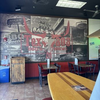 TEX 808 BBQ & Brews - Inside decor - Barbeque Near Me - Honolulu, Hawaii
