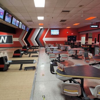 Bowlero Deer Park - Bowling Near Me - Lake Zurich, Illinois