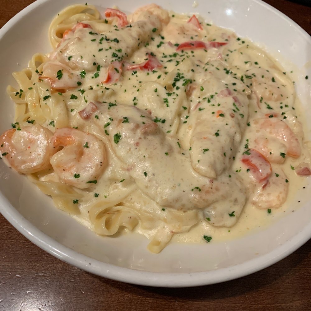 Olive Garden Italian Restaurant - Chicken & Shrimp Carbonara - Italian Near Me - Bridgeton, Missouri Olive Garden Italian Restaurant - Chicken & Shrimp Carbonara - Italian Near Me - Bridgeton, Missouri