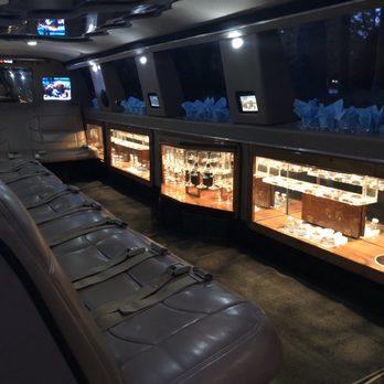 Bare Minimum Limousine - Lincoln Navigator SUV limousine - Limos Near Me Bare Minimum Limousine - Lincoln Navigator SUV limousine - Limos Near Me