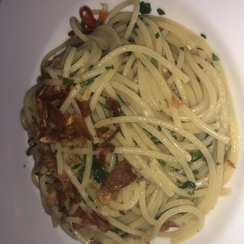 Sant Ambroeus Southampton - Spaghetti Aglio, Olio e Peperoncino - Italian Near Me - Southampton, New York Sant Ambroeus Southampton - Spaghetti Aglio, Olio e Peperoncino - Italian Near Me - Southampton, New York