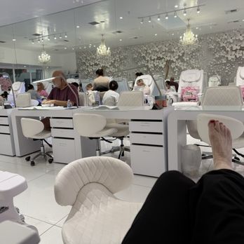 Femme Fatale Nails - Nail Salons Near Me - Studio City, California