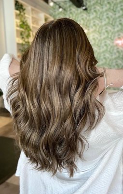 Golden Era Hair Studio by null