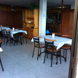 El Pozo de la Salud - Comfortable dining area.