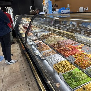 Freed's Bakery - Display case - Bakeries Near Me - Las Vegas, Nevada