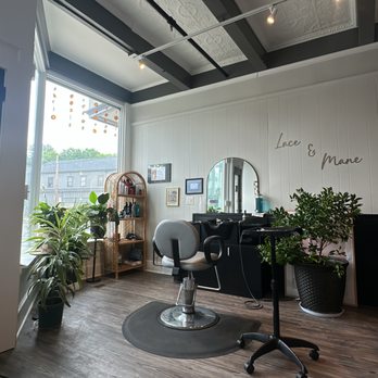 Lace And Mane - Inside the salon - Hair Salons Near Me - Canaan, Connecticut Lace And Mane - Inside the salon - Hair Salons Near Me - Canaan, Connecticut