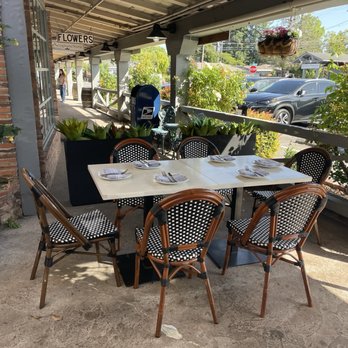 Willi's Wine Bar - Patio seating - Wine Bars Near Me - Santa Rosa, California Willi's Wine Bar - Patio seating - Wine Bars Near Me - Santa Rosa, California