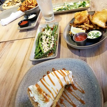 Moku Kitchen - Banana cream pie wasn't too sweet - Cocktail Bars Near Me - Honolulu, Hawaii