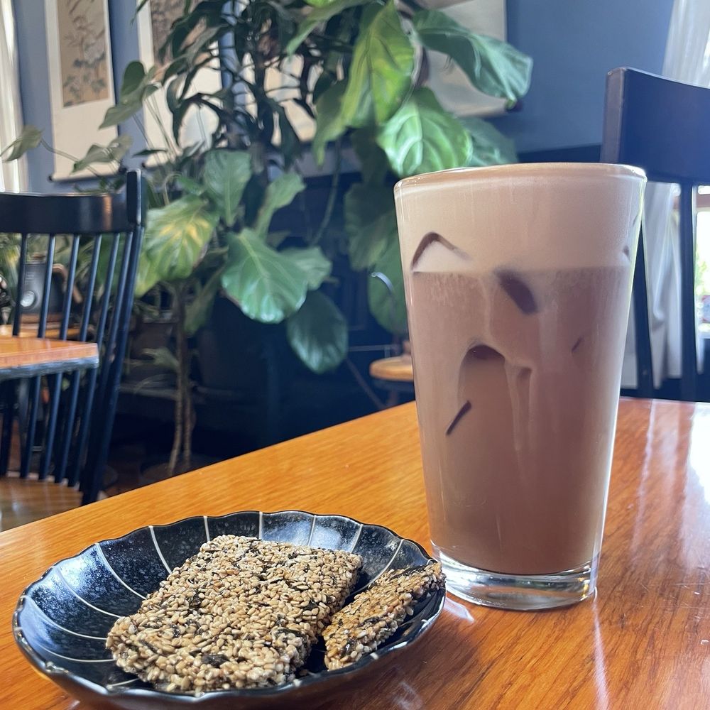 Blue Willow Teaspot - Kelp bar with an iced chai sweetened with date syrup (: - Tea Rooms Near Me - Berkeley, California Blue Willow Teaspot - Kelp bar with an iced chai sweetened with date syrup (: - Tea Rooms Near Me - Berkeley, California