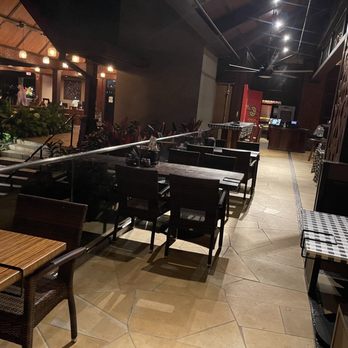 WIKIPIZZA - Seating - Pizza Near Me - Princeville, Hawaii WIKIPIZZA - Seating - Pizza Near Me - Princeville, Hawaii