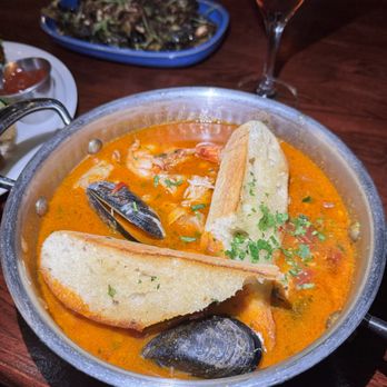 Schooners Monterey - Cioppino Pot - Seafood Near Me - Monterey, California Schooners Monterey - Cioppino Pot - Seafood Near Me - Monterey, California