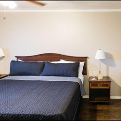 Marina Inn and Event Center - Master bdrm  - connecting unit