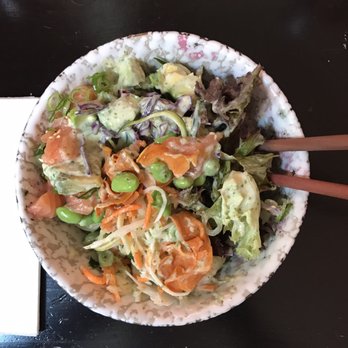 Dragonbowl - The dragon bowl with sashimi salmon, zucchini noodles and cilantro dressing...  A.M.A.Z.I.N.G.!! - Hawaiian Near Me - Berlin, BE