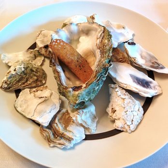 Restaurant le Meurice Alain Ducasse - Oyster Wrapped in Butter Crisp - French Near Me - Paris, 75 Restaurant le Meurice Alain Ducasse - Oyster Wrapped in Butter Crisp - French Near Me - Paris, 75