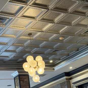 Toast Coffeehouse - Beautiful light fixtures - Breakfast & Brunch Near Me - Long Beach, New York