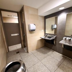 Valero - Women's Restroom