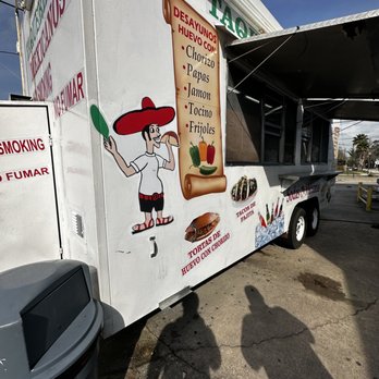 Taqueria Los Mexicanos - Exterior of Food Truck - Food Trucks Near Me - Houston, Texas Taqueria Los Mexicanos - Exterior of Food Truck - Food Trucks Near Me - Houston, Texas