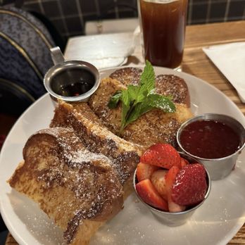 Friedman's - Berry French Toast - New American Near Me - New York, New York Friedman's - Berry French Toast - New American Near Me - New York, New York