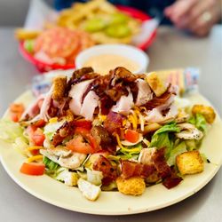 The chef salad has amazing Smokey bacon on it. Served with Captain crackers. Arrrr! Fabulous. :)...