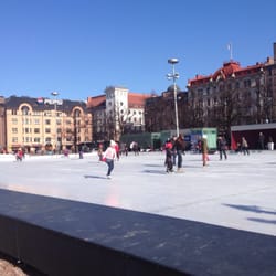 Rautatientorin Jääpuisto - Mahtavaa varsinkin aurinkoisessa talvisäässä.