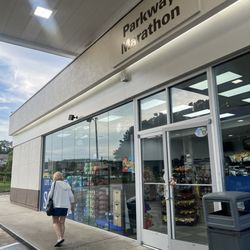 Parkway Marathon - Exterior