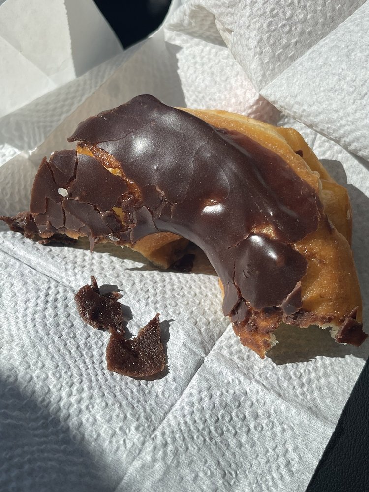 Lee’s Donuts Logo