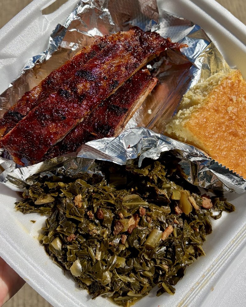 Smokin' T's BBQ Logo