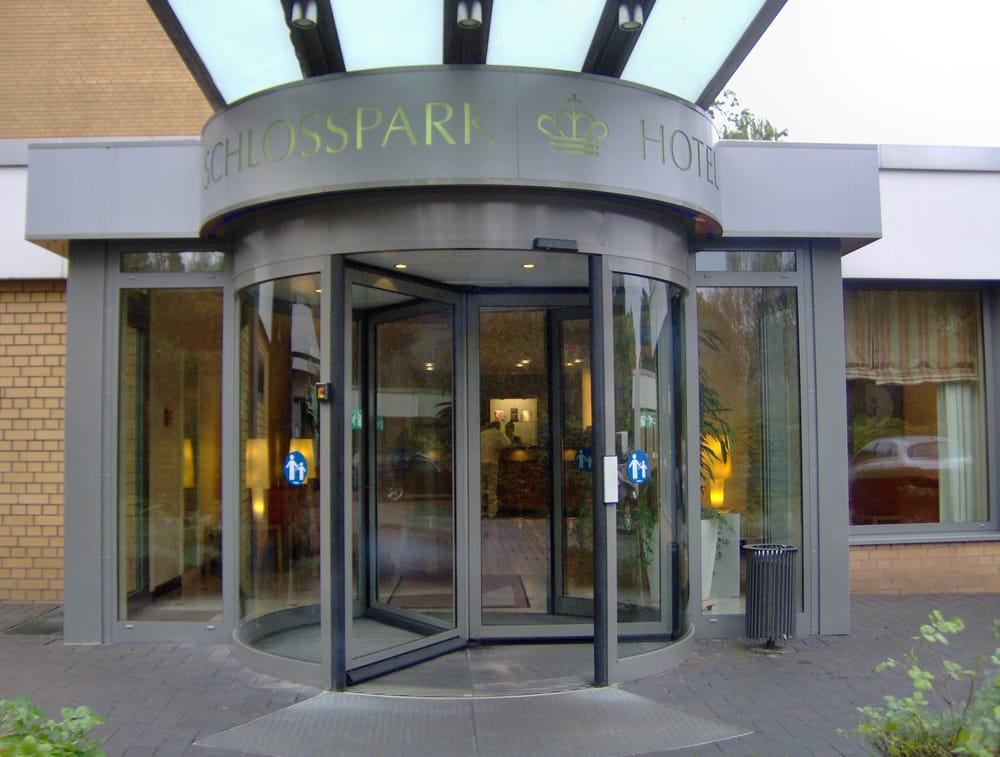 SCHLOSSPARK HOTEL - Heubnerweg 2, Berlin, Germany - Yelp