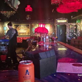 The Starving Artist - Dive Bars Near Me - Phoenix, Arizona The Starving Artist - Dive Bars Near Me - Phoenix, Arizona