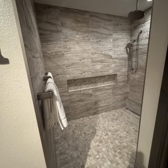 Sundara Inn and Spa - Shower - Hotels Near Me - Wisconsin Dells, Wisconsin Sundara Inn and Spa - Shower - Hotels Near Me - Wisconsin Dells, Wisconsin