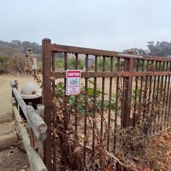 Los Mares Trailhead North