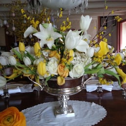 Seasons did beautiful centerpiece for my Easter dinner. Seasons did beautiful centerpiece for my Easter dinner.