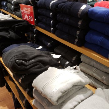 Uniqlo - Men's Clothing Near Me - Vaughan, Ontario