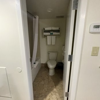 DoubleTree Resort by Hilton Myrtle Beach Oceanfront - Bathroom - Hotels Near Me - Myrtle Beach, South Carolina DoubleTree Resort by Hilton Myrtle Beach Oceanfront - Bathroom - Hotels Near Me - Myrtle Beach, South Carolina